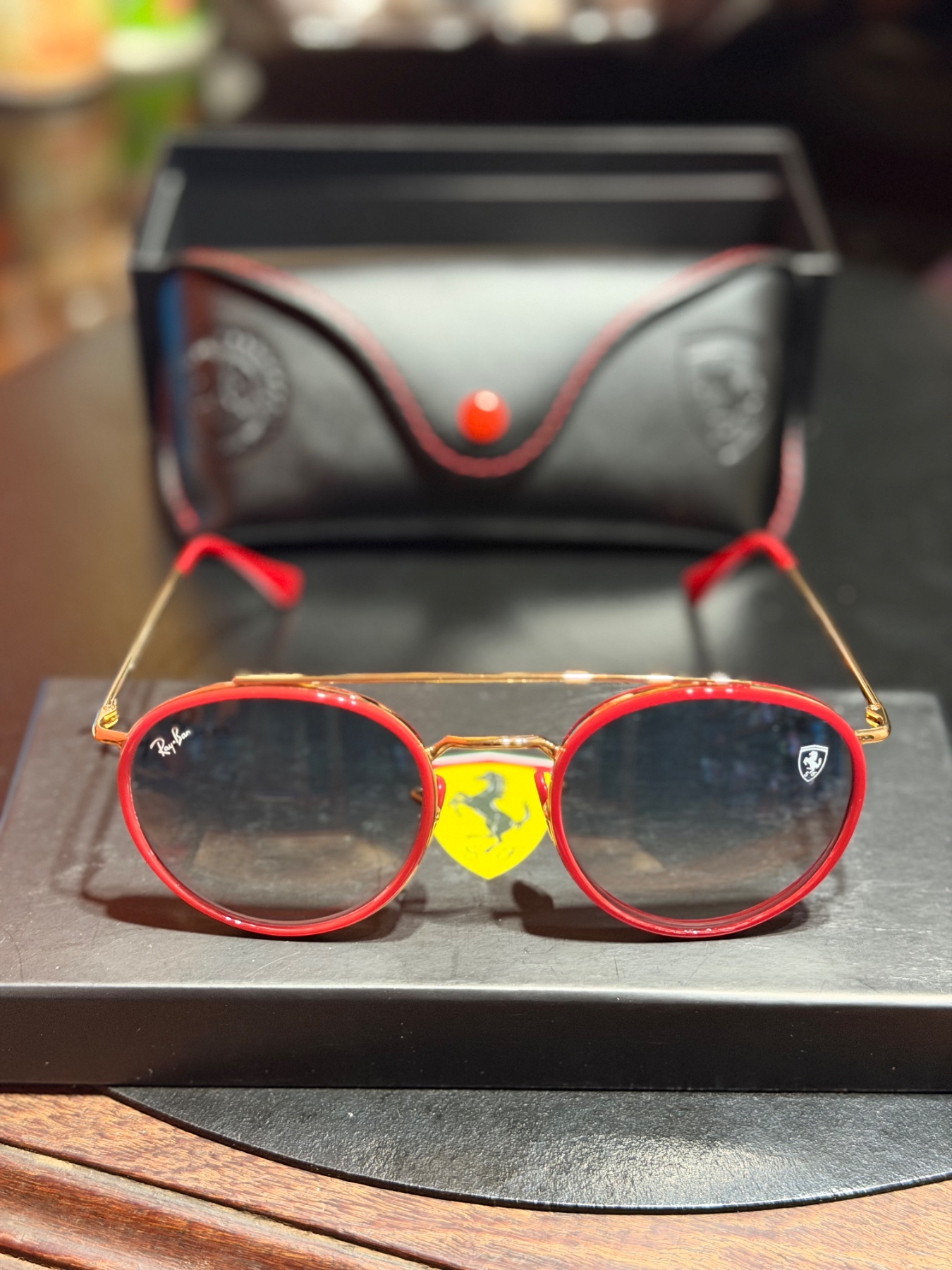 Gafas De Sol Ferrari Rojo — Doble Puente Dorado Y Lentes Degradé - 1
