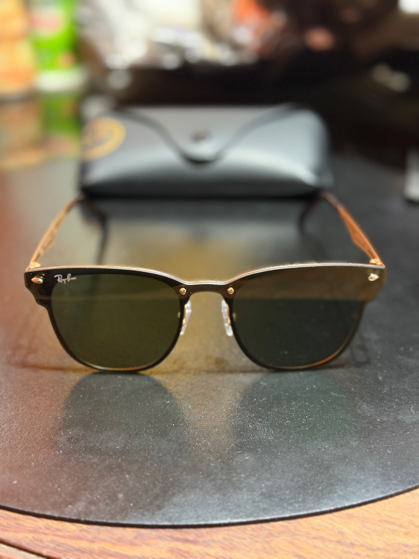 Anteojos De Sol Clubmaster — Diseño Negro Y Oro Lente Verde - 1