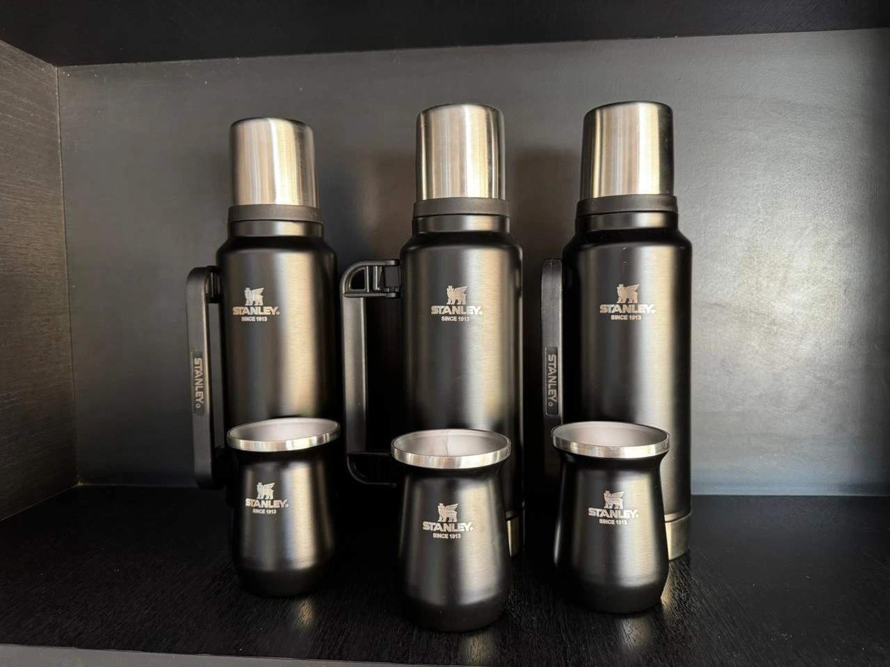 Termo Stanley 1.2L NEGRO + mate - 1